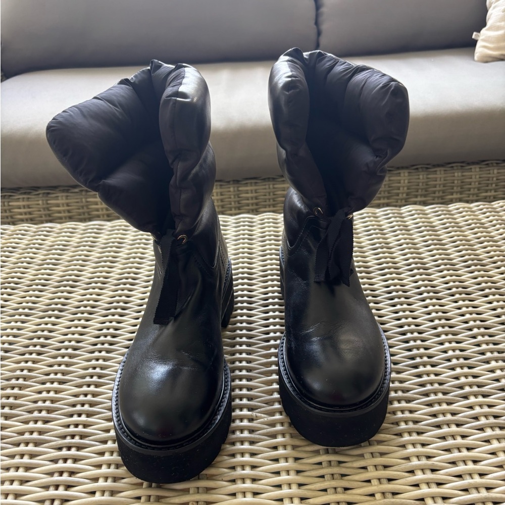 Stuart Weitzman Tyler Ultralift Lug Boots 8 winter snow skiing chunky layered - Picture 3 of 9